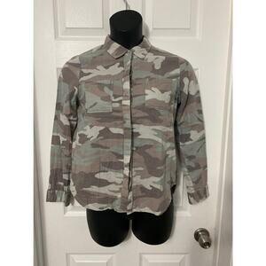 Love stitch light camo button down shirt size small